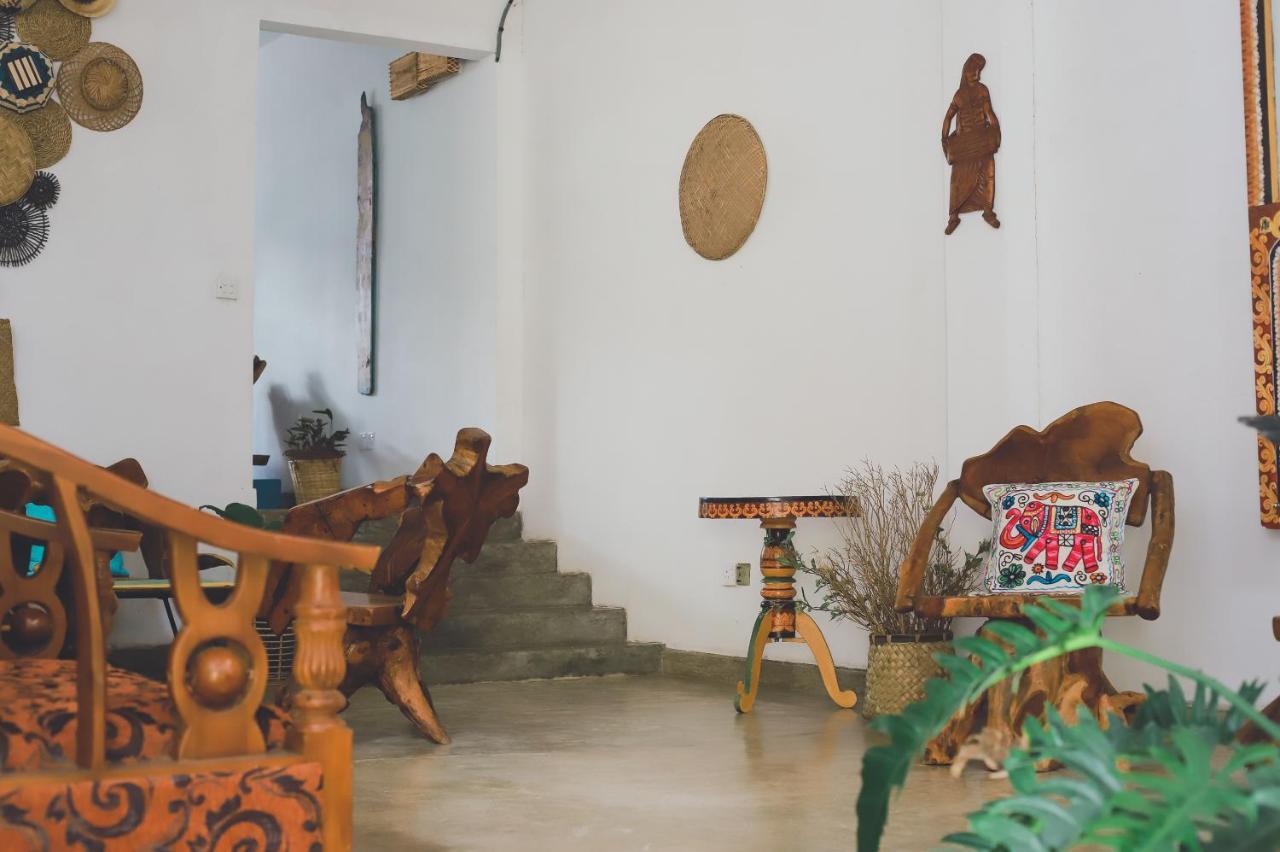 Barefoot Inn Канди Экстерьер фото