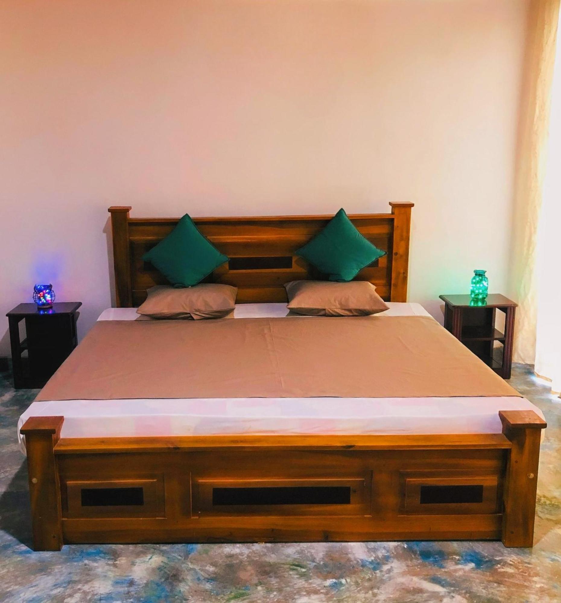 Barefoot Inn Канди Экстерьер фото