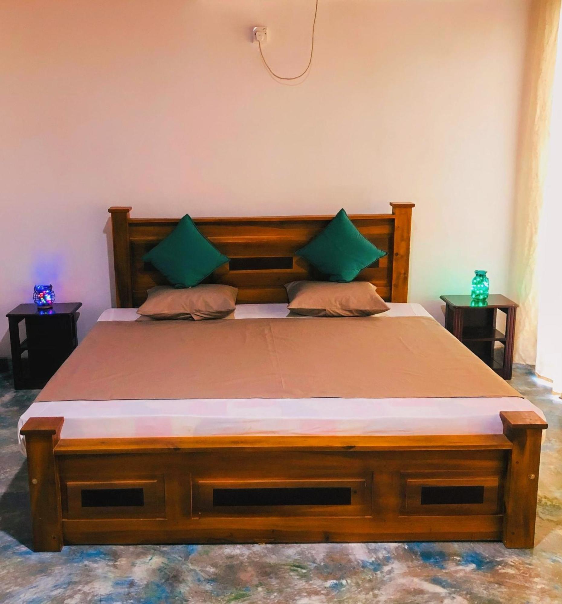 Barefoot Inn Канди Экстерьер фото