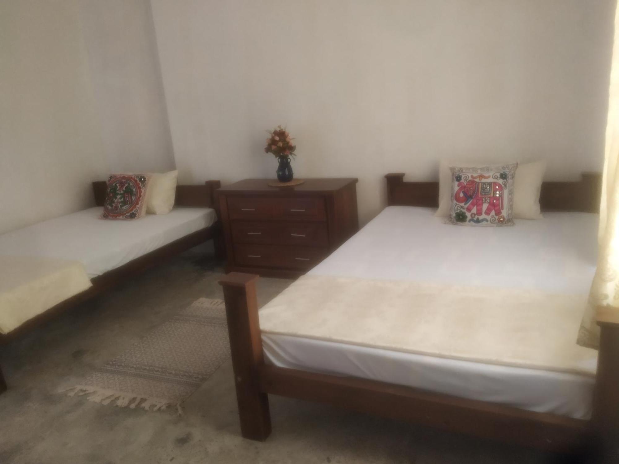 Barefoot Inn Канди Экстерьер фото