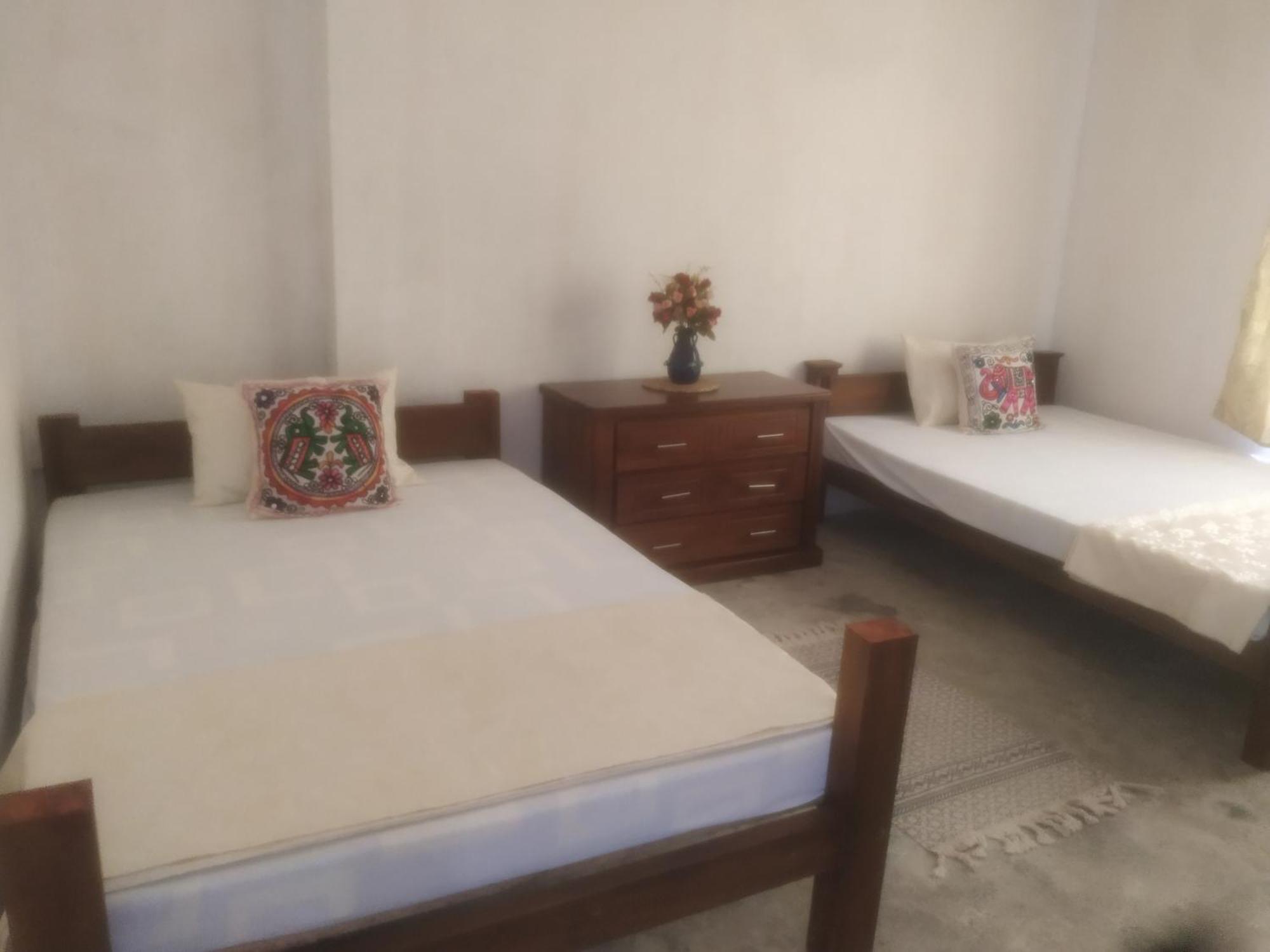 Barefoot Inn Канди Экстерьер фото